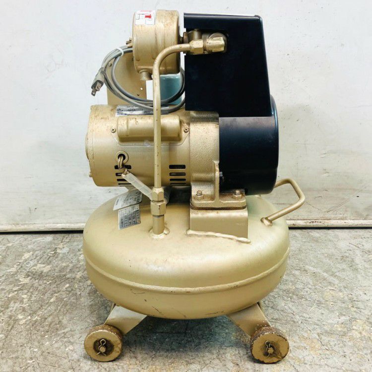 TOSHIBA/東芝 SLP5D-2S3 0.2kw 1/4馬力 オイルフリーレシプロ