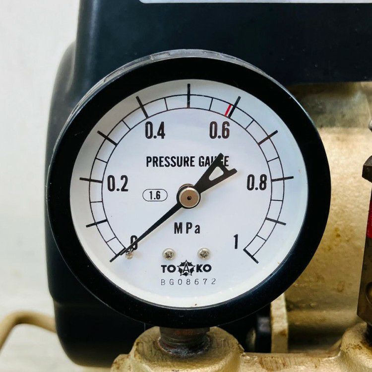 TOSHIBA/東芝 SLP5D-2S3 0.2kw 1/4馬力 オイルフリーレシプロ