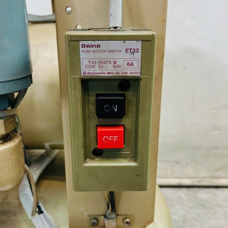 TOSHIBA/東芝 SLP5D-2S3 0.2kw 1/4馬力 オイルフリーレシプロ