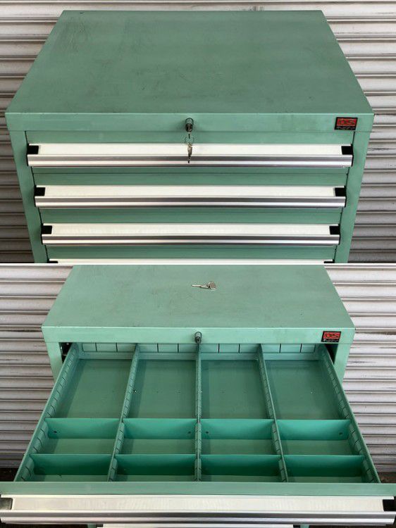 古いキャビネット 252ab8d8281c1ede111a16e17d68d1