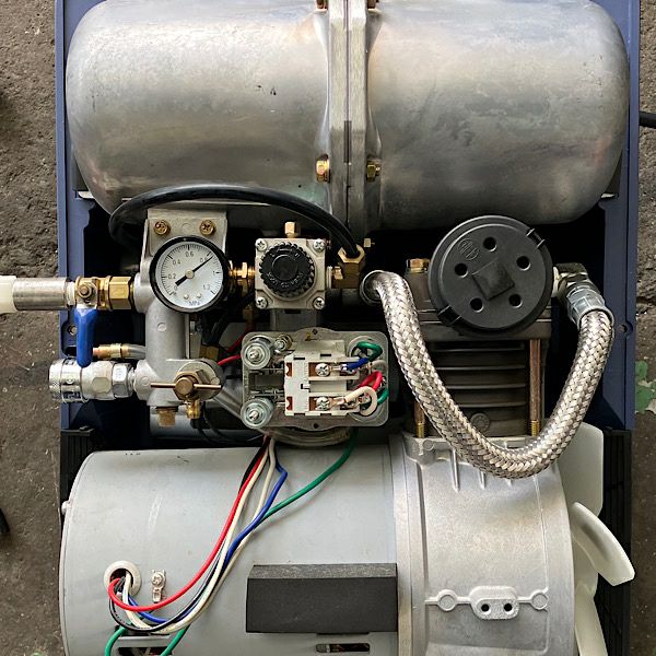 アネスト岩田 0.75kW 1馬力 オイルフリーコンプレッサー ハンディ